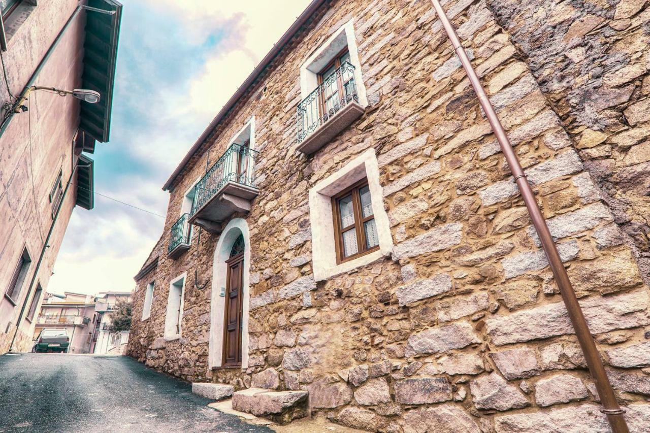 Casa Masini Bed & Breakfast Fonni Exterior photo
